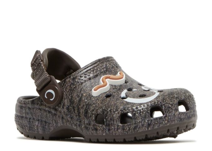 Anwar Carrots x Clog Kids “Soil – Espresso”